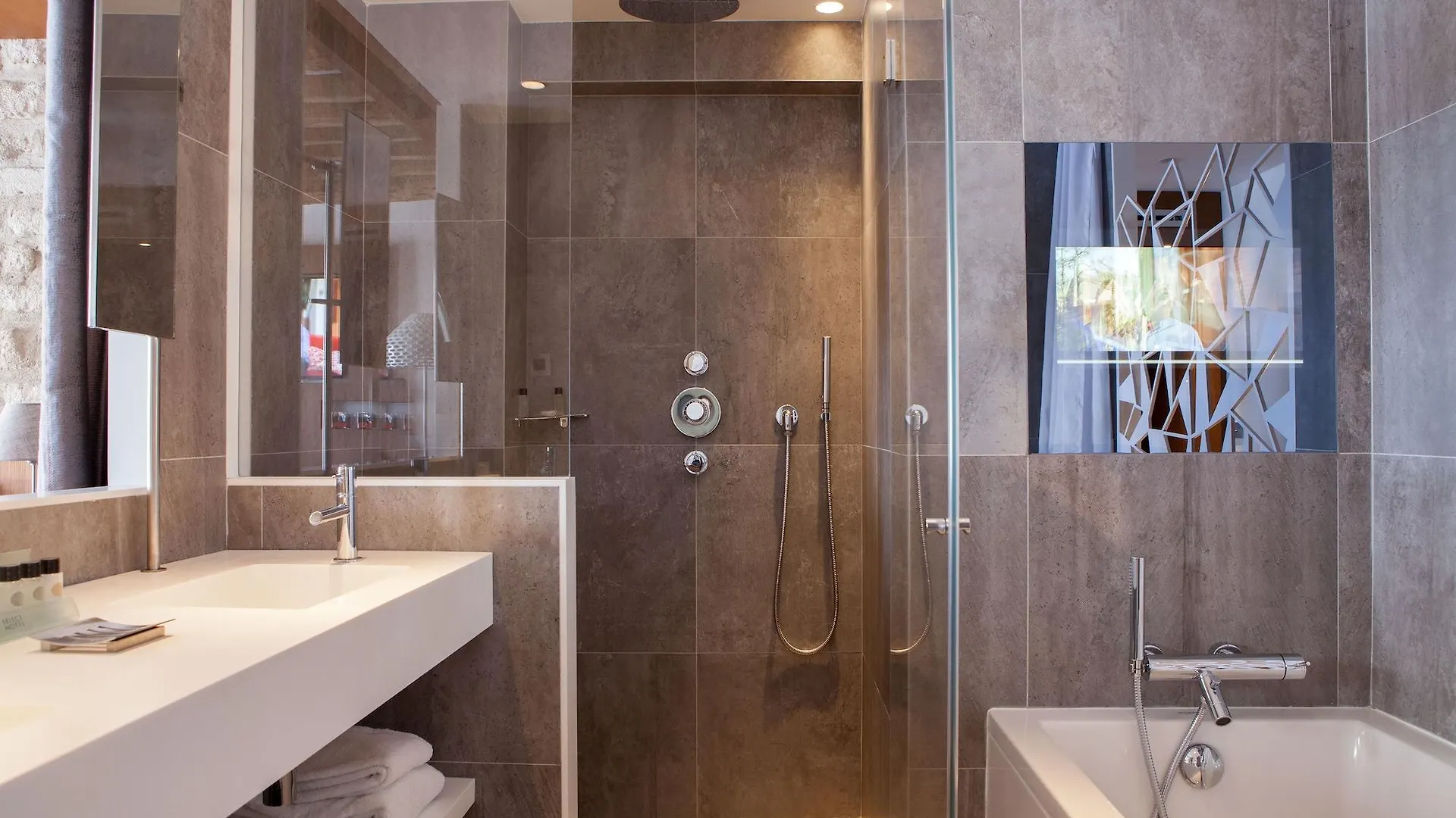 Select Hotel Paris France